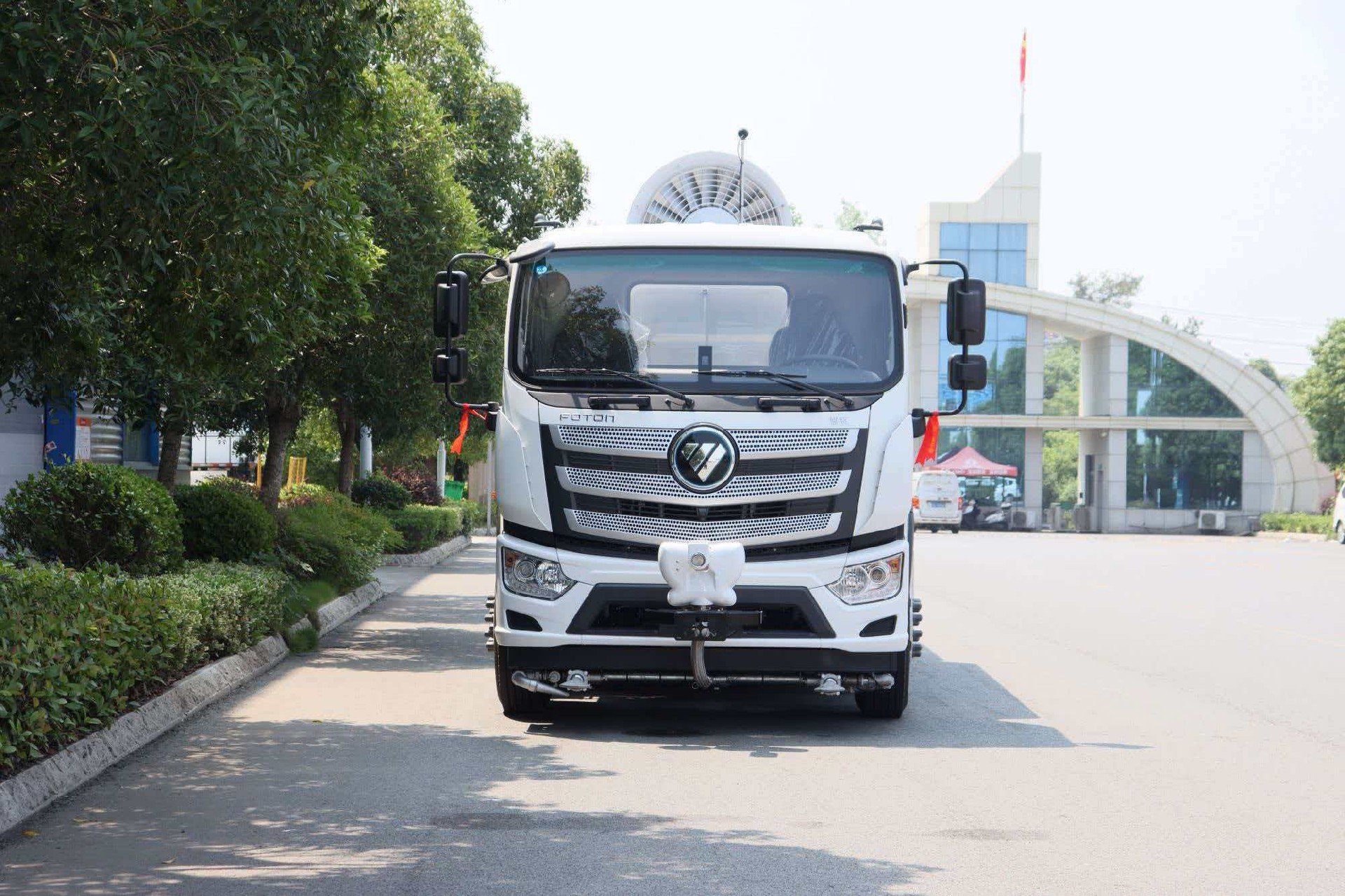 福田18吨纯电多功能抑尘洒水车