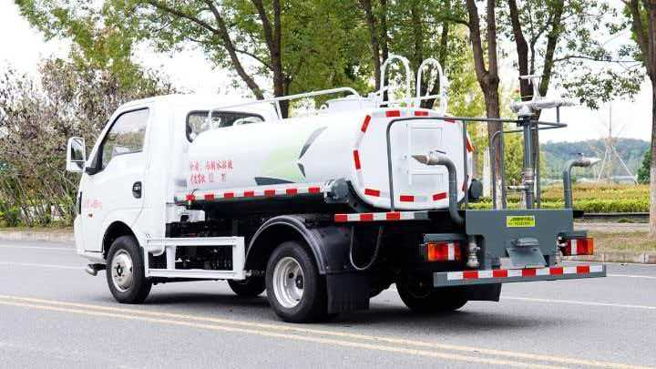 2方东风华神纯电动洒水车