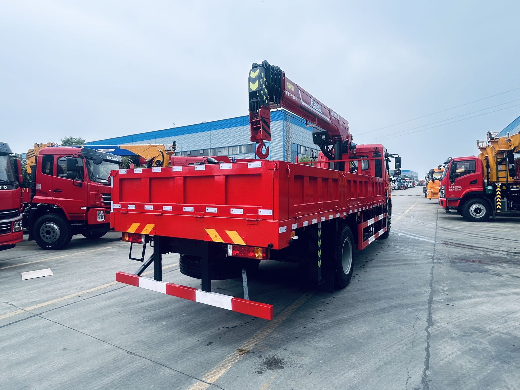 程力威牌CLW5180JSQBQY型随车起重运输车