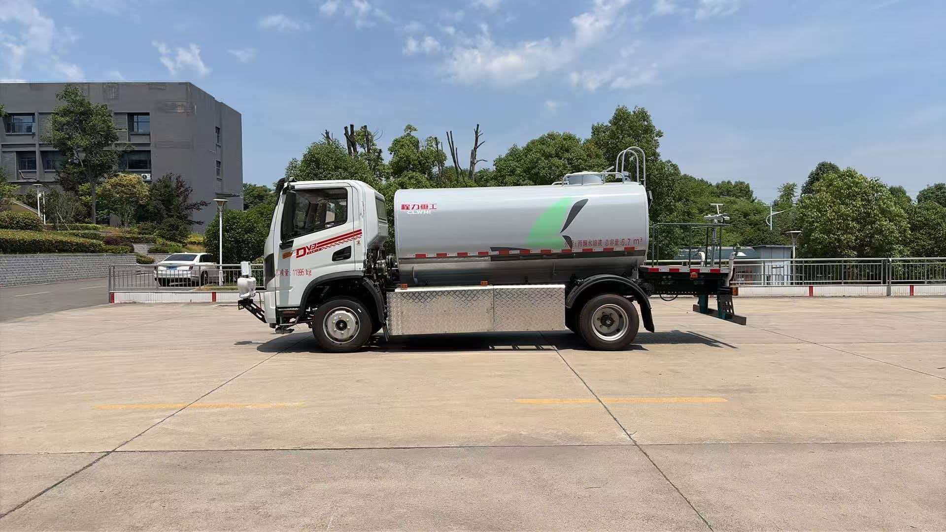 东风华神12吨纯电动洒水车