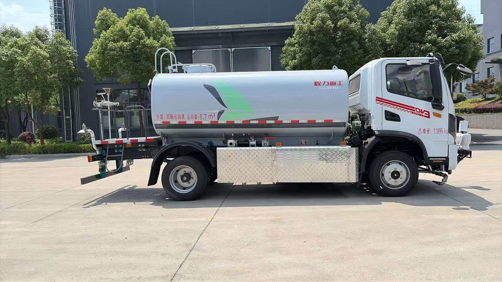 东风华神12吨纯电动洒水车