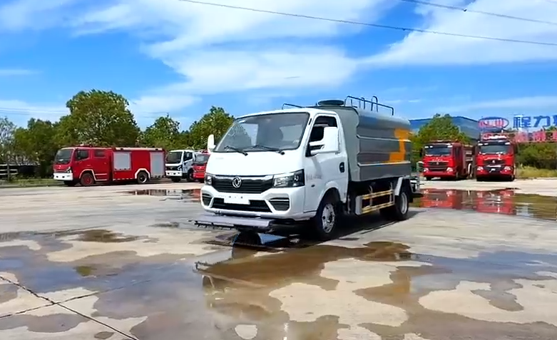 东风途逸路面养护车