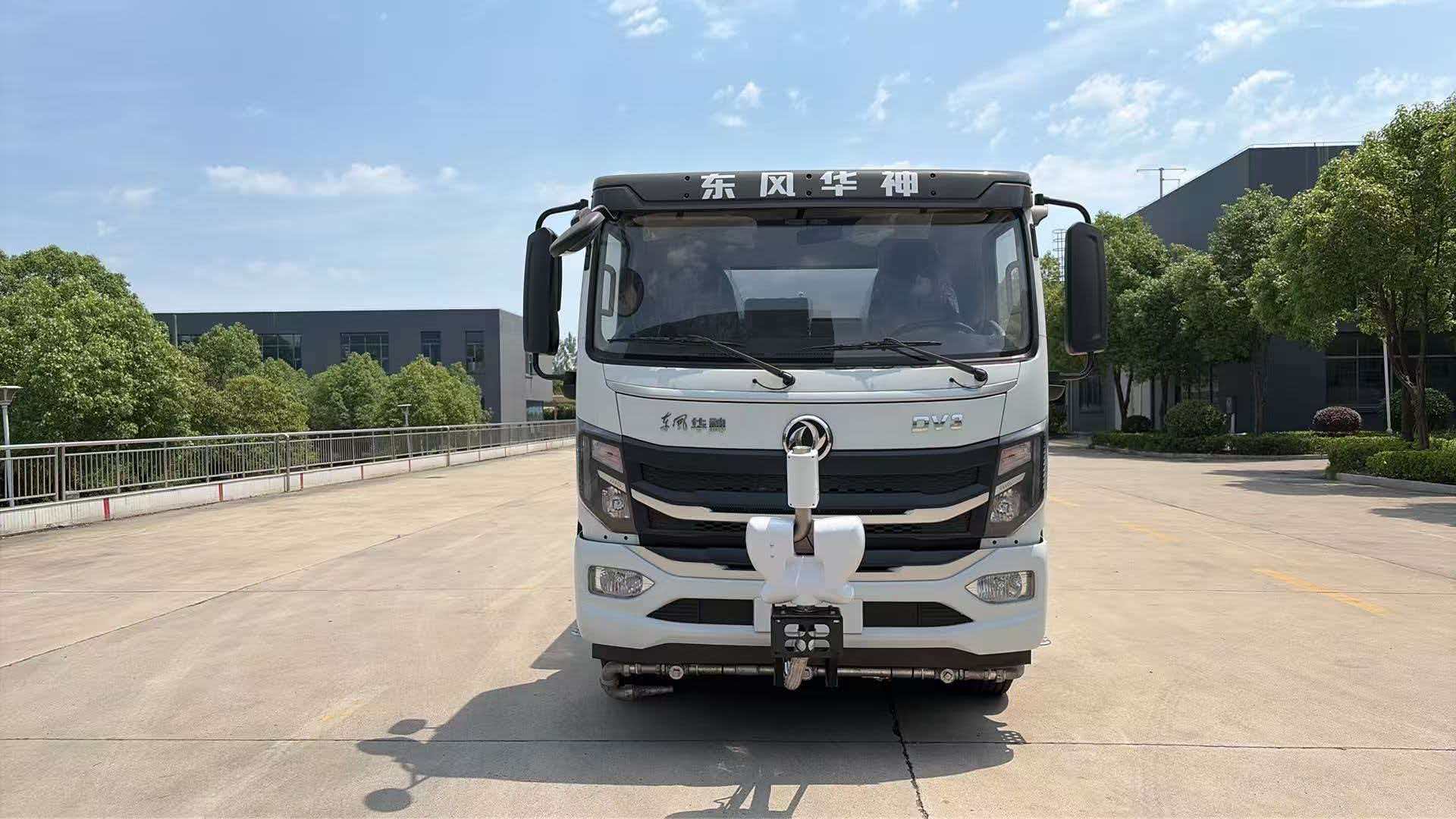 东风华神12吨新能源纯电动洒水车