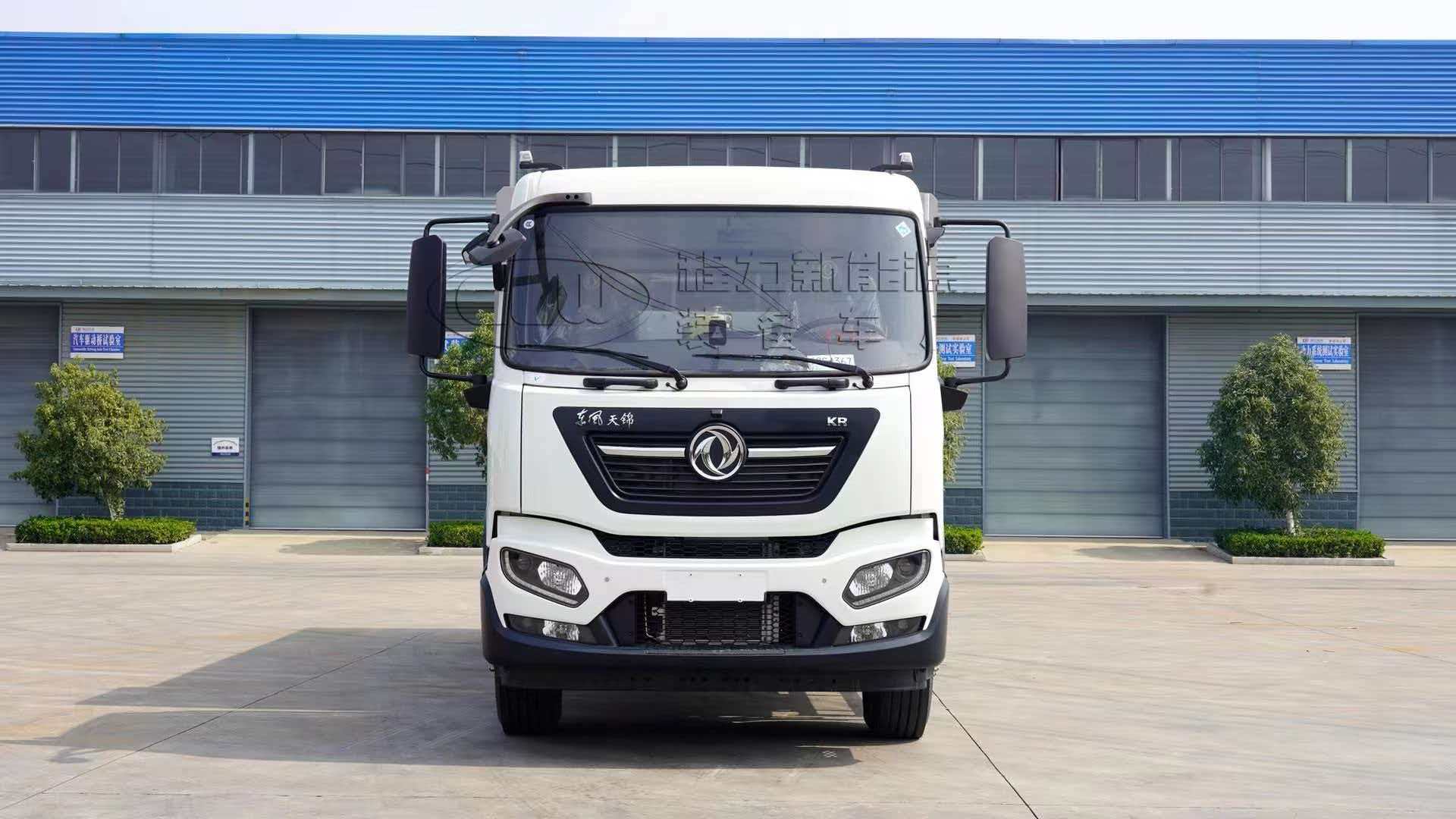 东风天锦18吨新能源纯电·扫路车