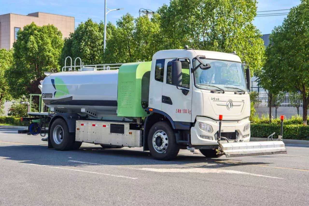 东风天锦18吨新能源纯电清洗洒水车