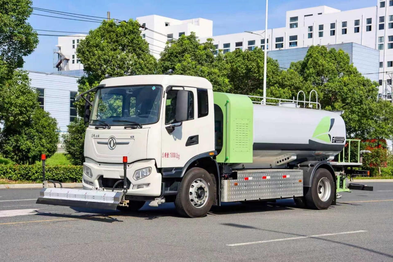 东风天锦18吨新能源纯电清洗洒水车