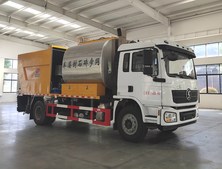 陕汽德龙单桥同步碎石封层车