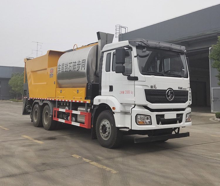 陕汽德龙M3000后双桥同步碎石封层车