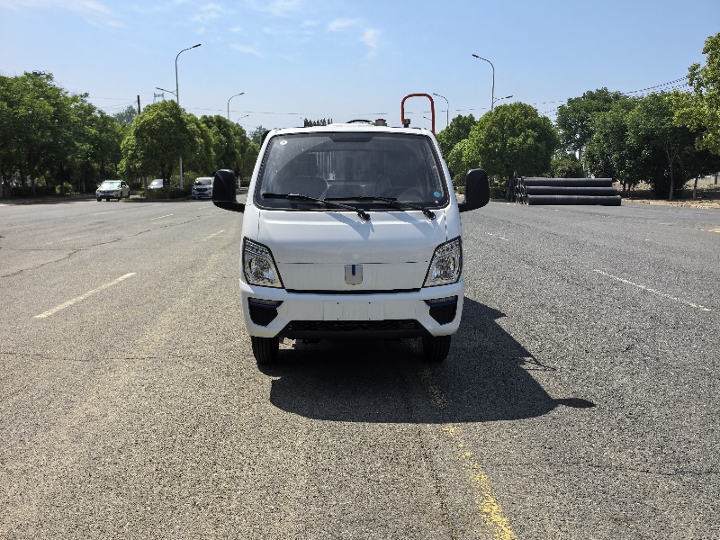 吉利新能源压缩垃圾车5.5方
