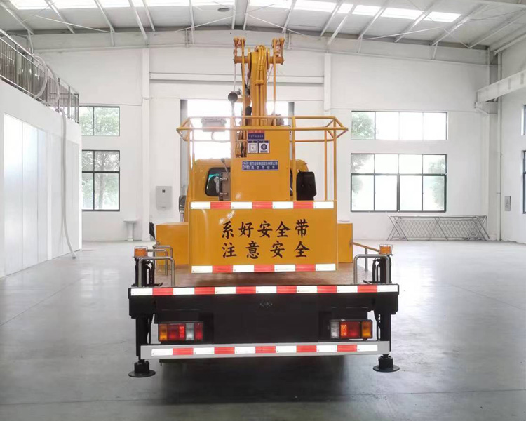 庆铃铃咖13米折臂高空作业车（蓝牌）