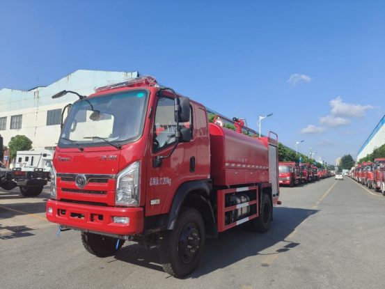 三环5吨四驱消防洒水车