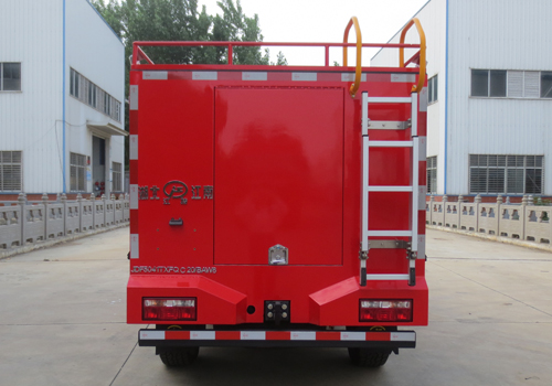 北汽双排四驱森防器材消防车