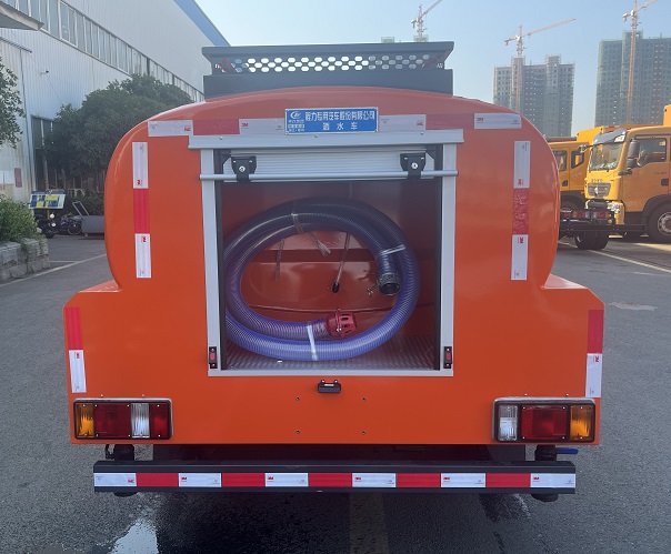 ​福田双排四驱1.5吨森防水洒水车