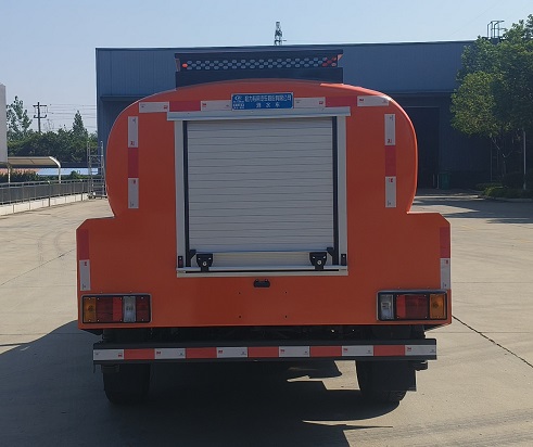 ​福田双排四驱1.5吨森防水洒水车