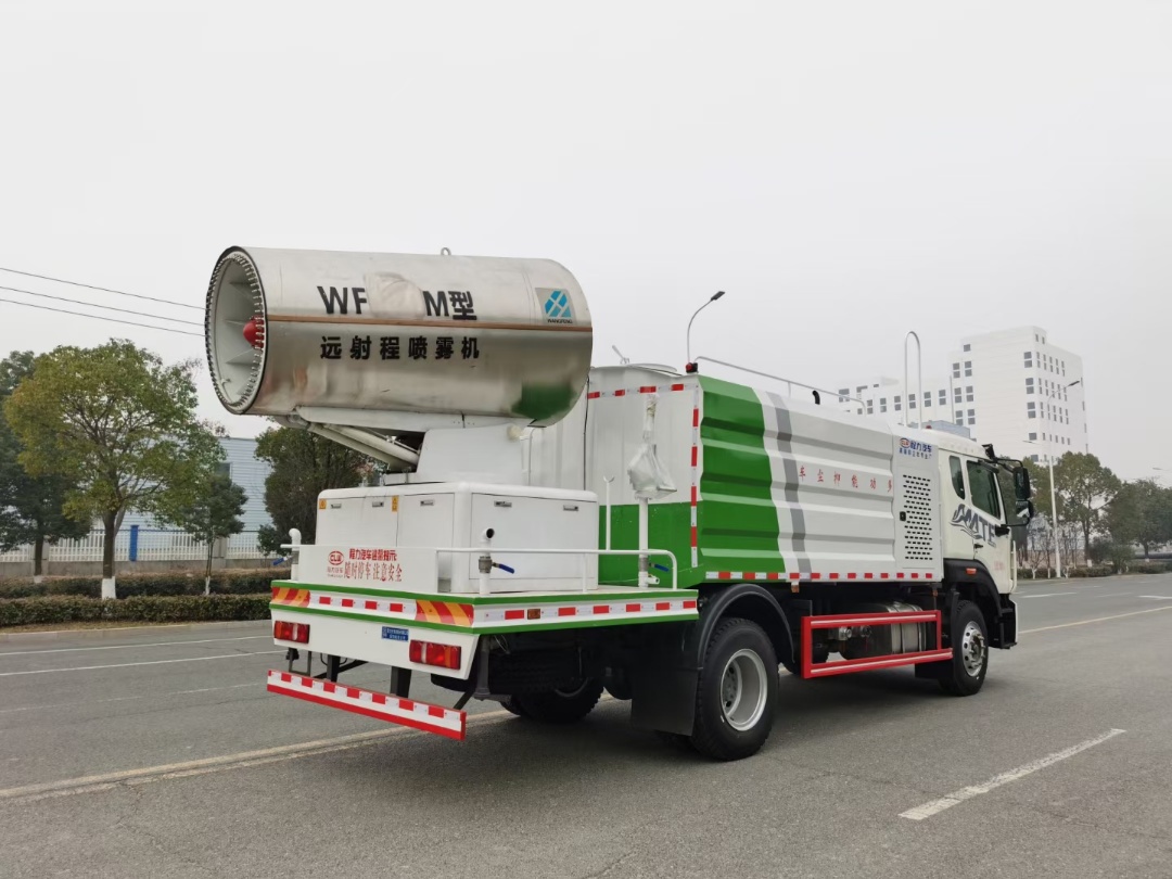 重汽豪沃单桥12-13.3方多功抑尘车