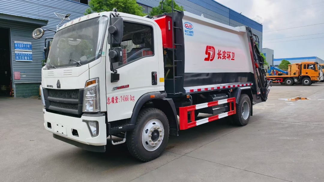 12方重汽豪沃3800轴距压缩垃圾车