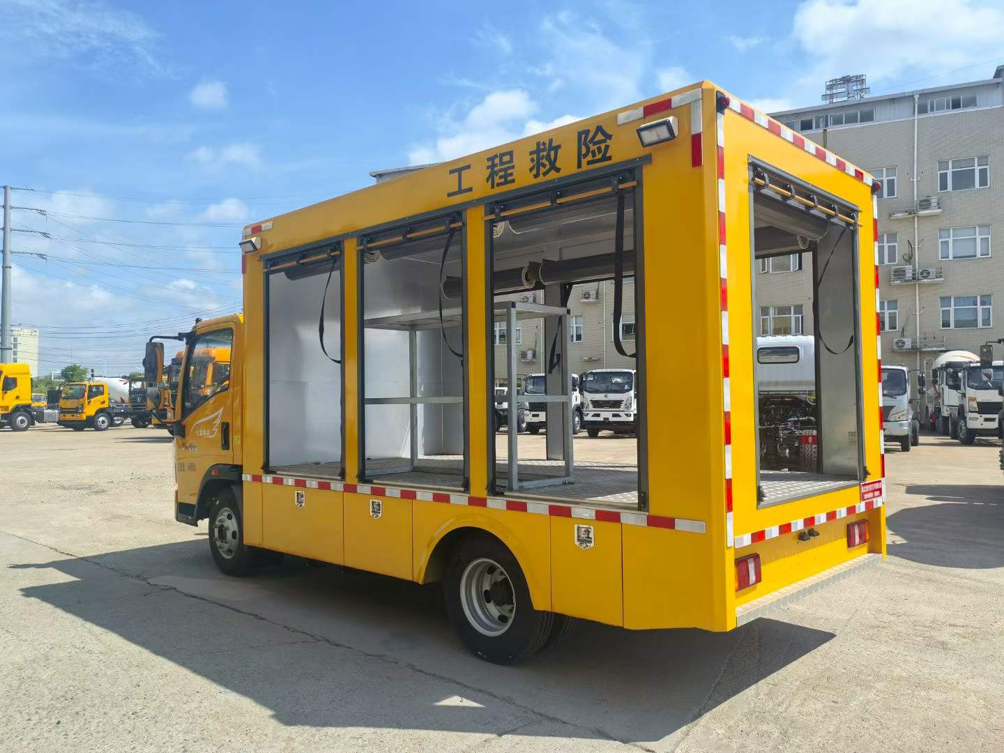 重汽豪沃500方救险车