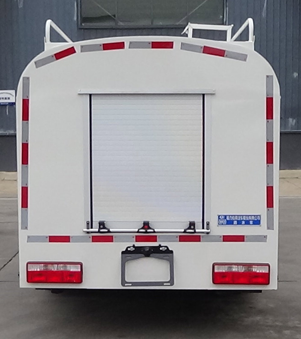 东风3.6吨消防洒水车