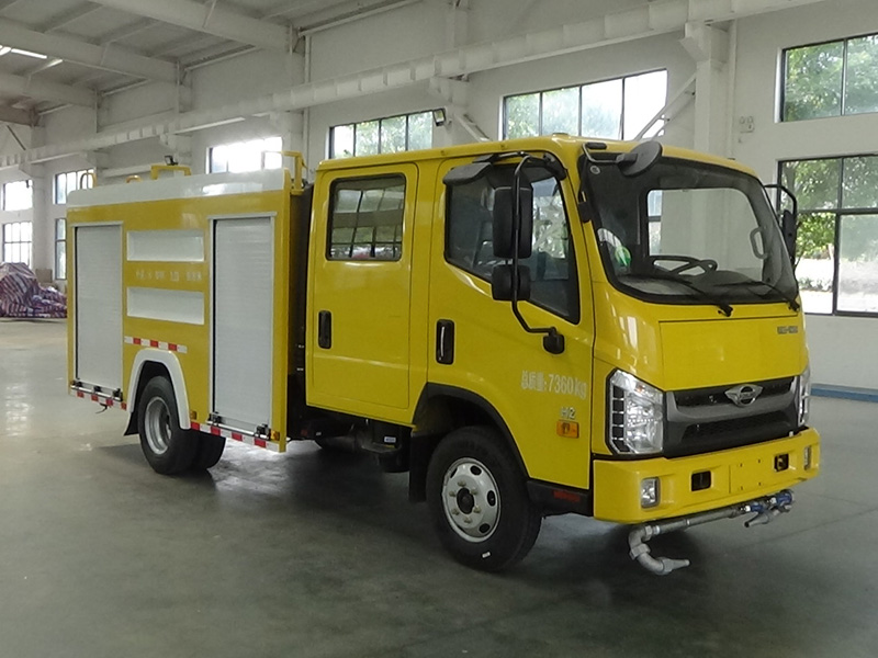 福田3吨双排消防洒水车（方罐）