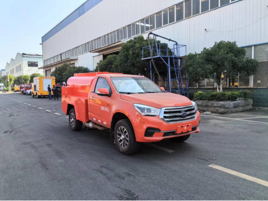 五十铃1吨单排皮卡消防洒水车