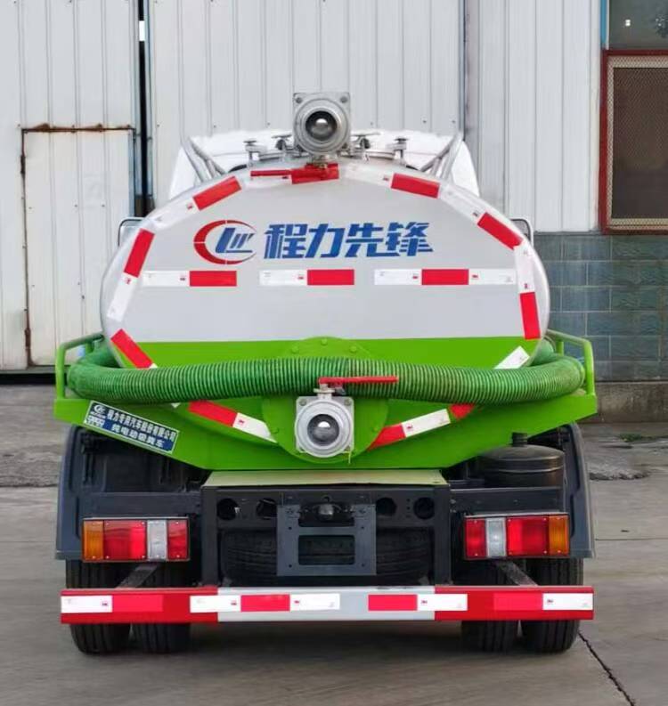 2.5吨东风华神纯电动吸粪车