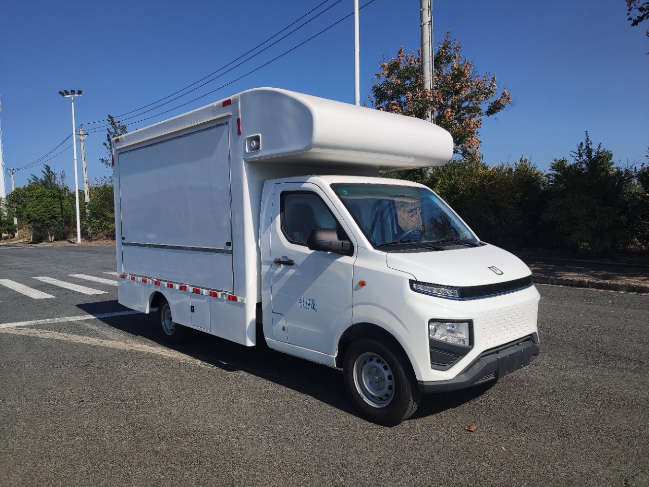 吉利F1E新能源售货车