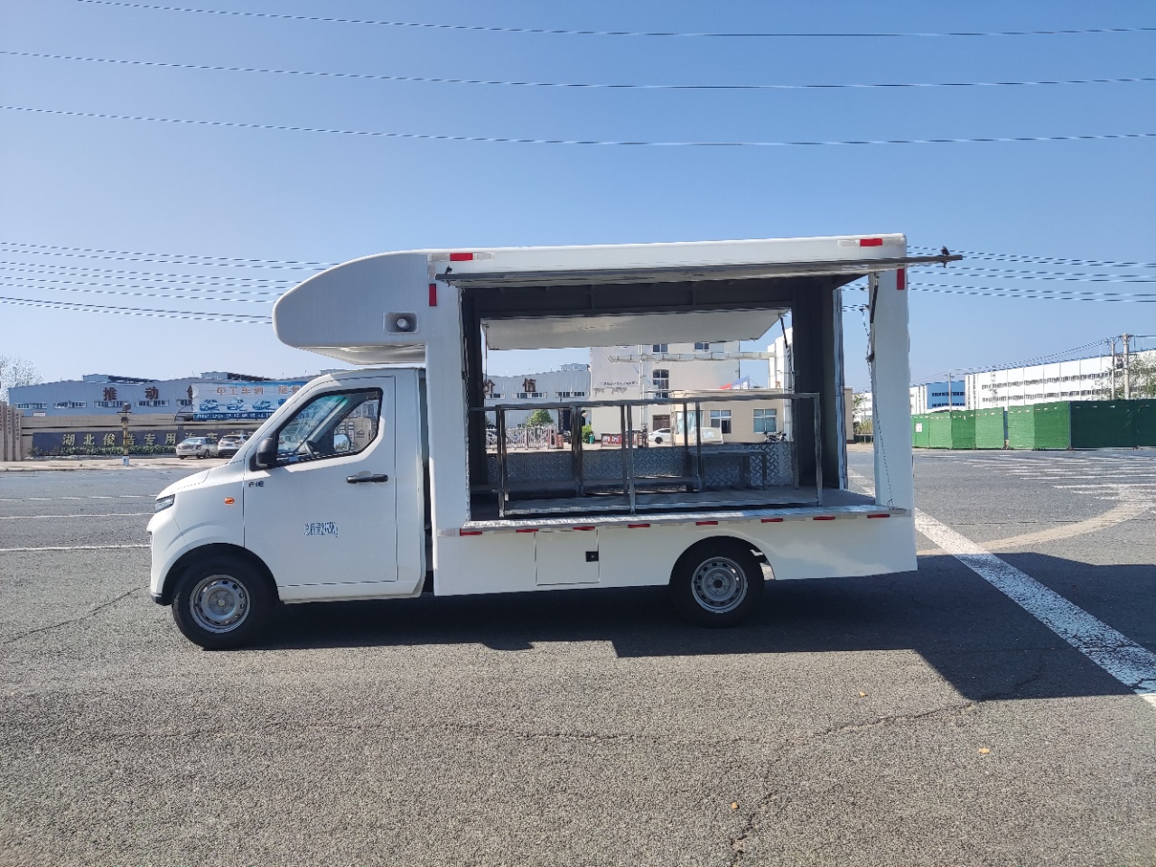 吉利F1E新能源售货车