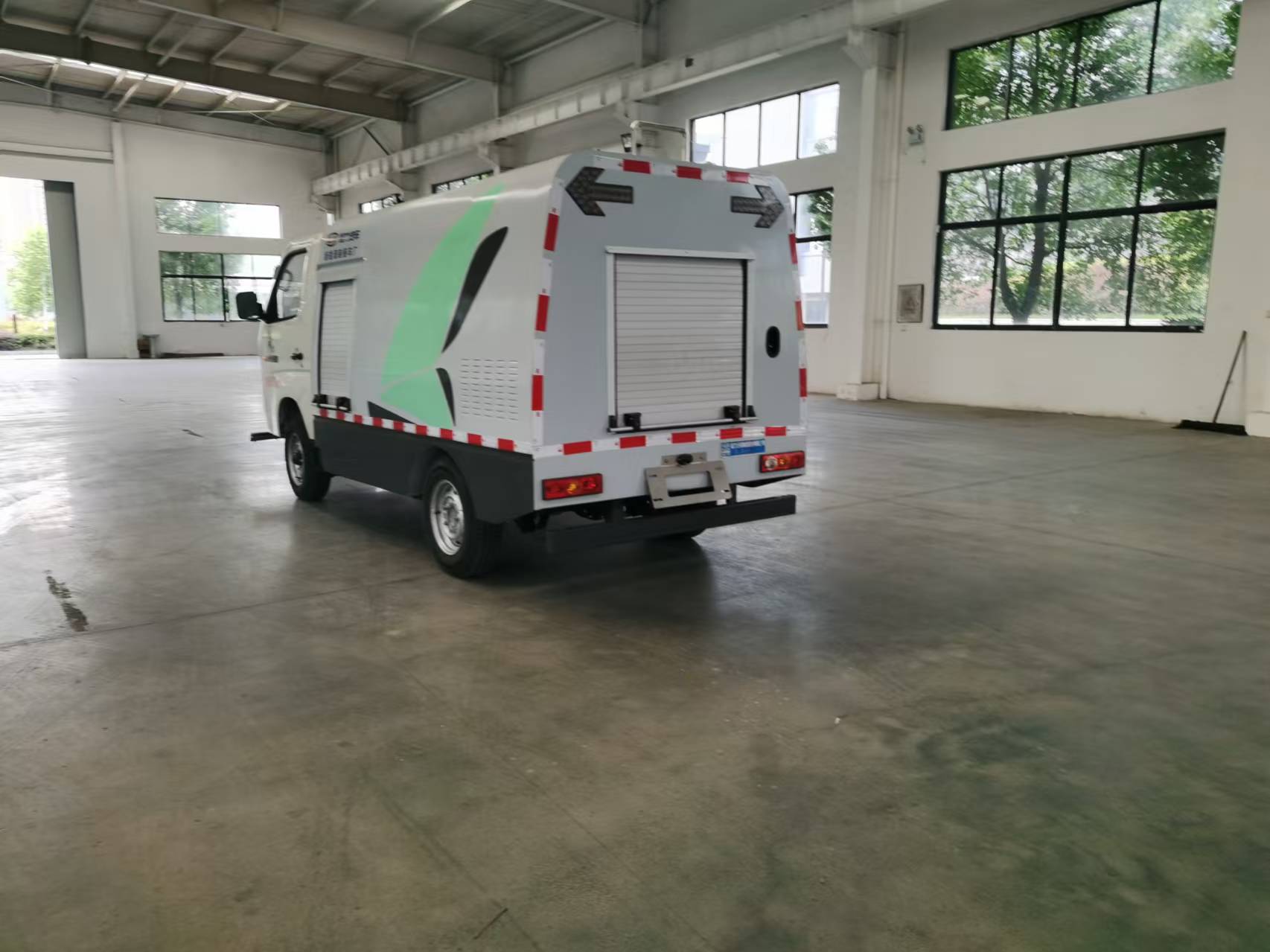 福田M1纯电动路面养护车