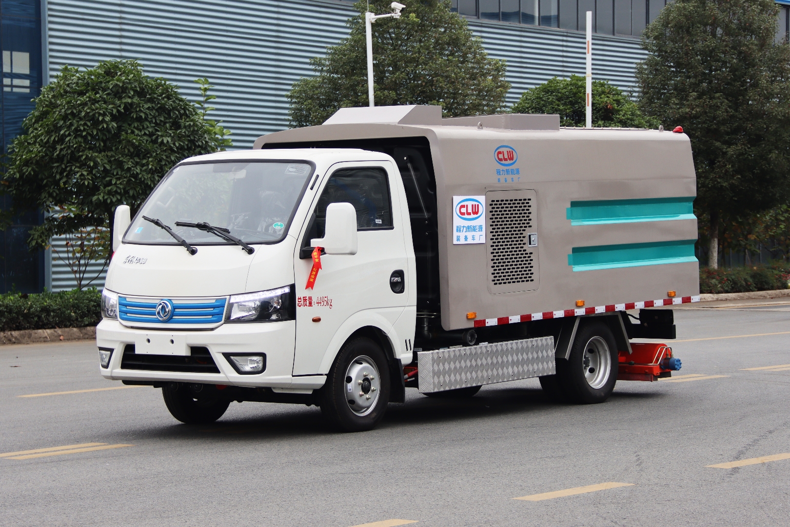 3.5m³东风华神4.5吨纯电吸尘车