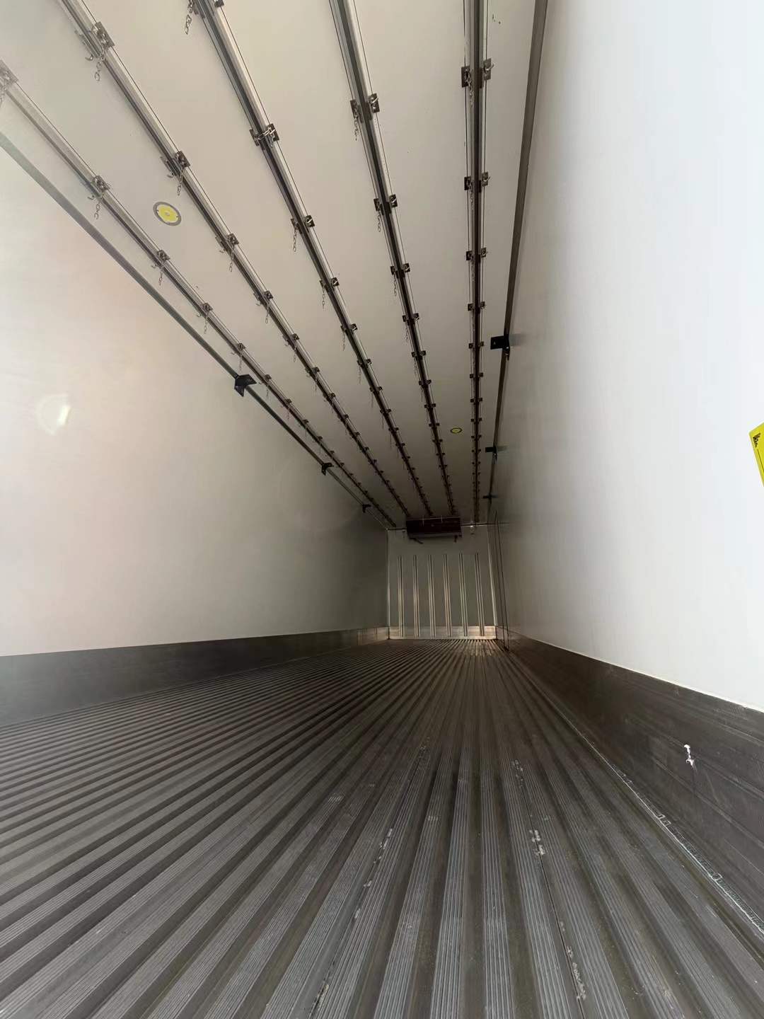 重汽豪沃9.6米冷藏车