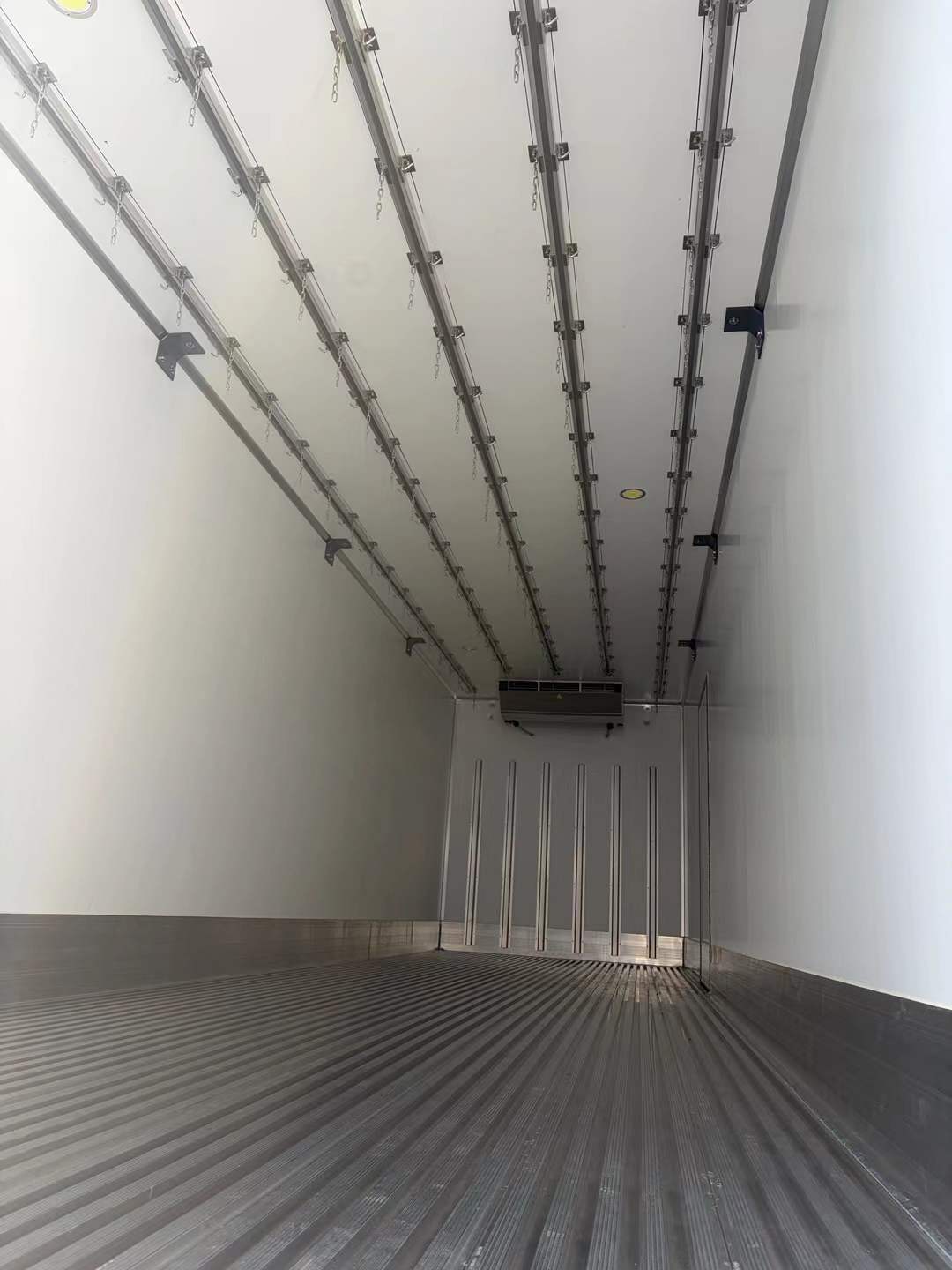 重汽豪沃9.6米冷藏车